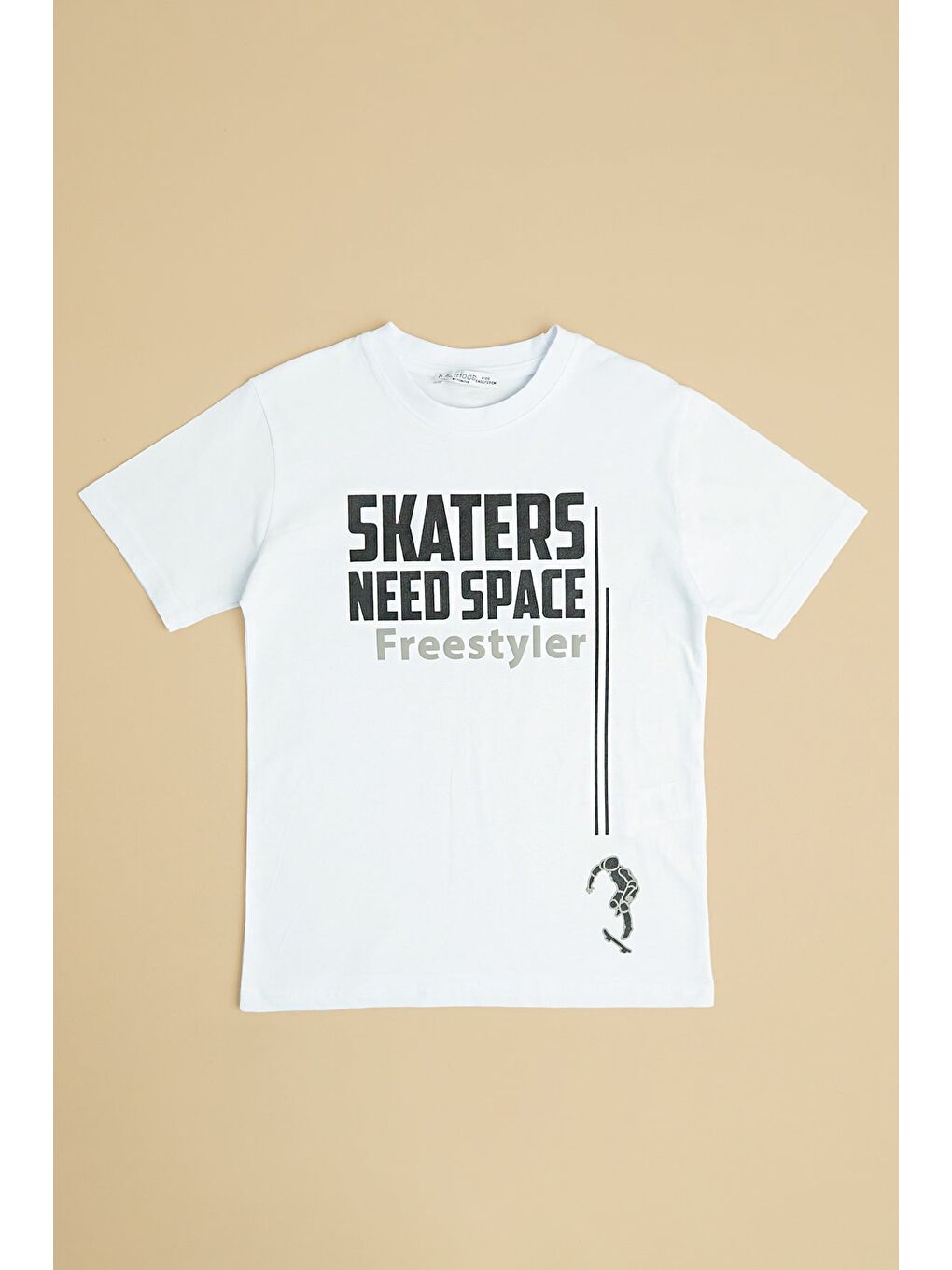 Beyaz Skaters Need Space Baskılı Erkek Çocuk Tişört