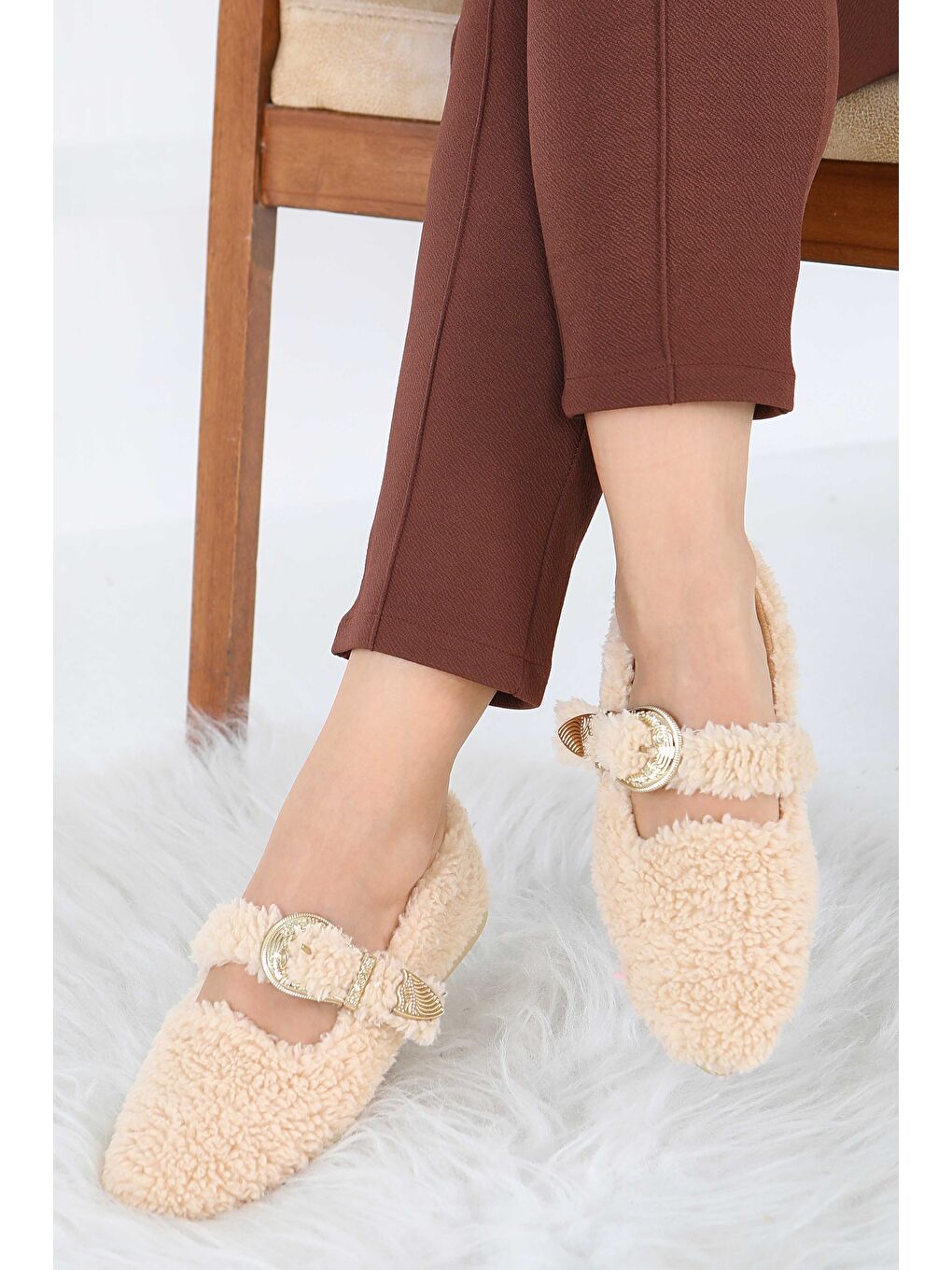 Kadın Bej Kemer Detaylı Pelüş Babet - 27910-BEJ-1