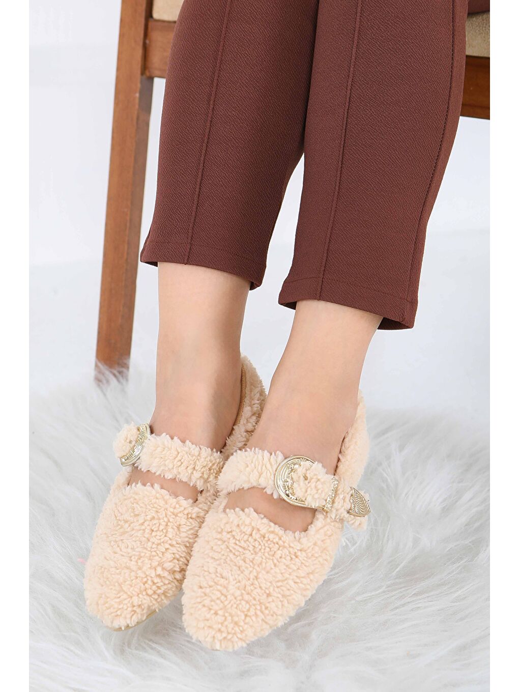 Kadın Bej Kemer Detaylı Pelüş Babet - 27910-BEJ-2