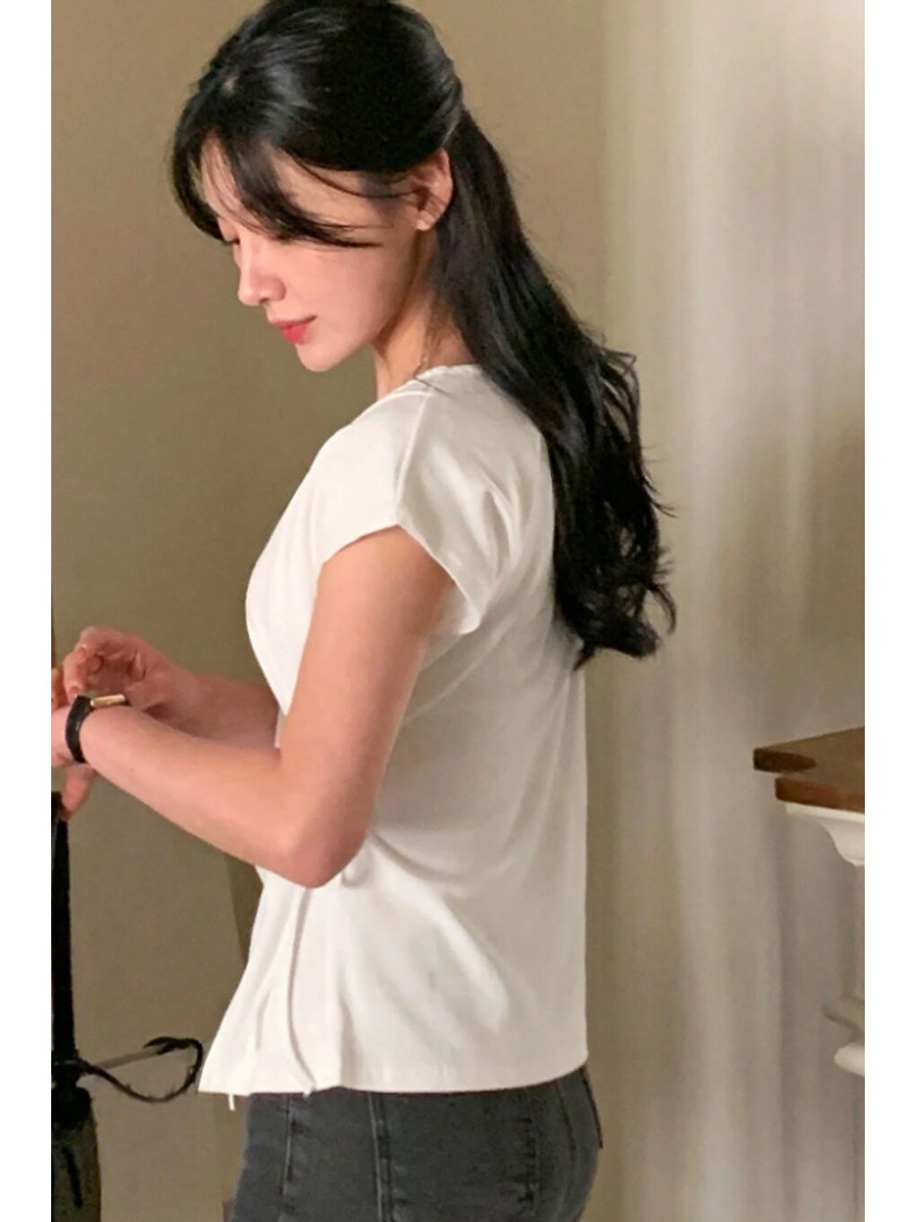 Beyaz Kadın Yan Bağlama Detaylı Tişört-5