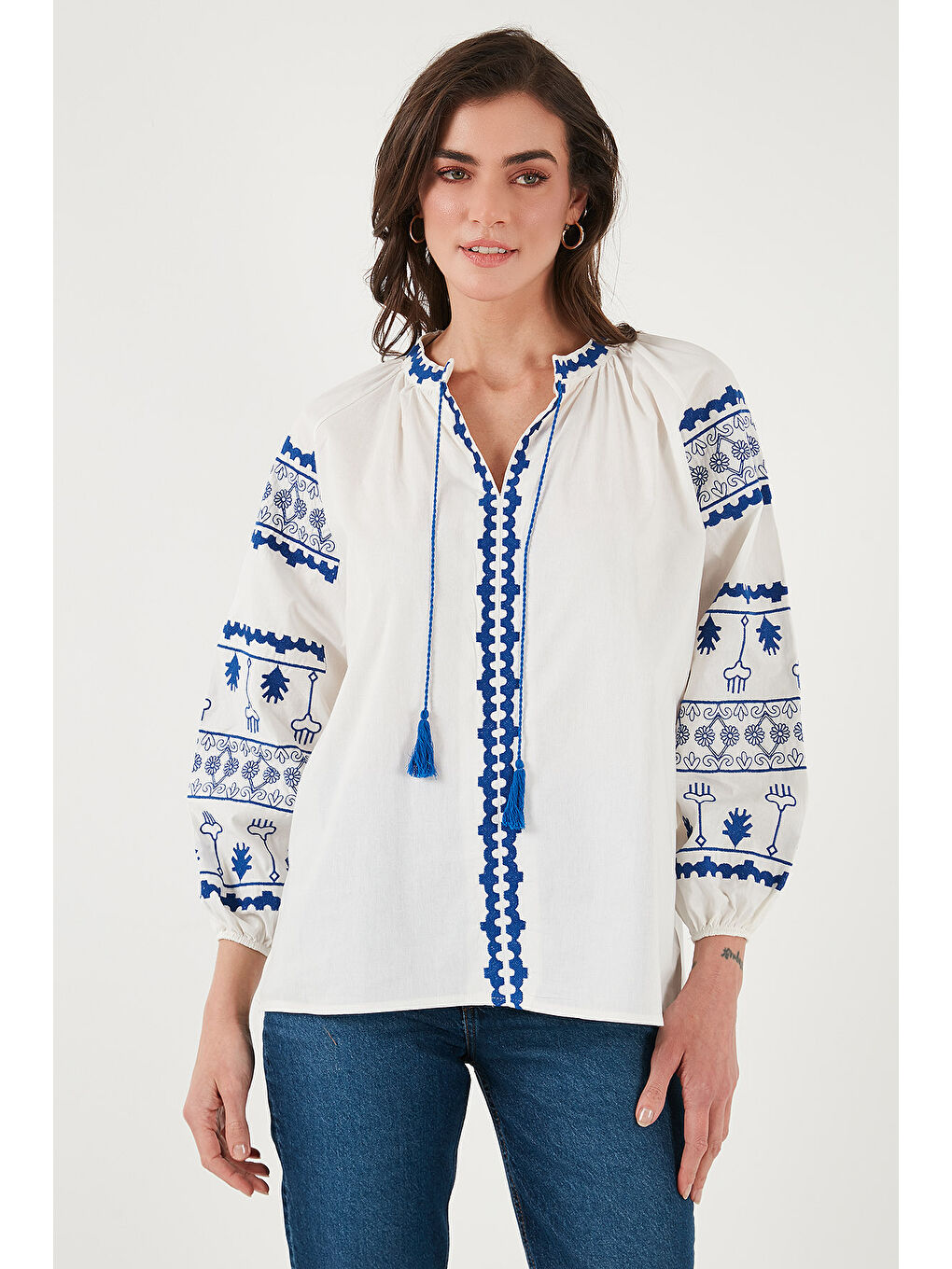 Lela Ekru Nakış İşlemeli Pamuklu Oversize Fit Bağlamalı V Yaka Bluz 676271 - 3