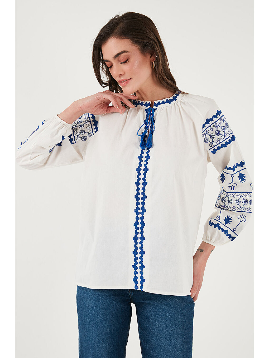 Lela Ekru Nakış İşlemeli Pamuklu Oversize Fit Bağlamalı V Yaka Bluz 676271 - 5