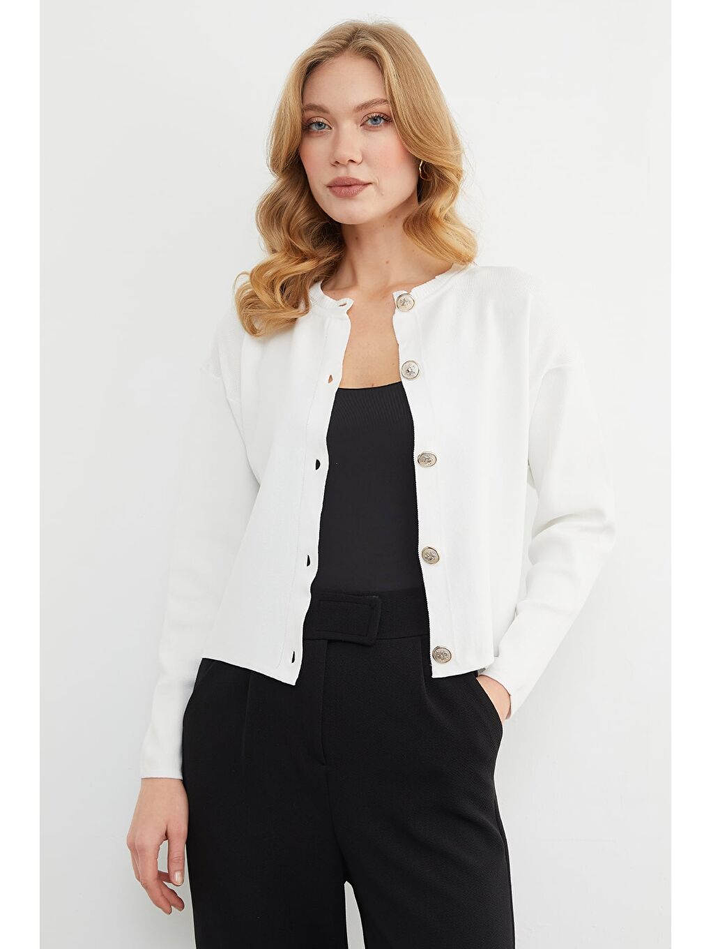 Beyaz Basic Düğmeli Bisiklet Yaka Triko Hırka-1