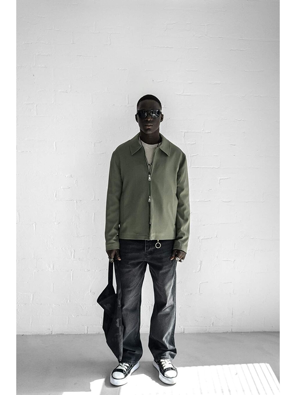 Erkek Relaxed Fit Fermuarlı İnce Yağlı Görünümlü Ceket Yeşil-2