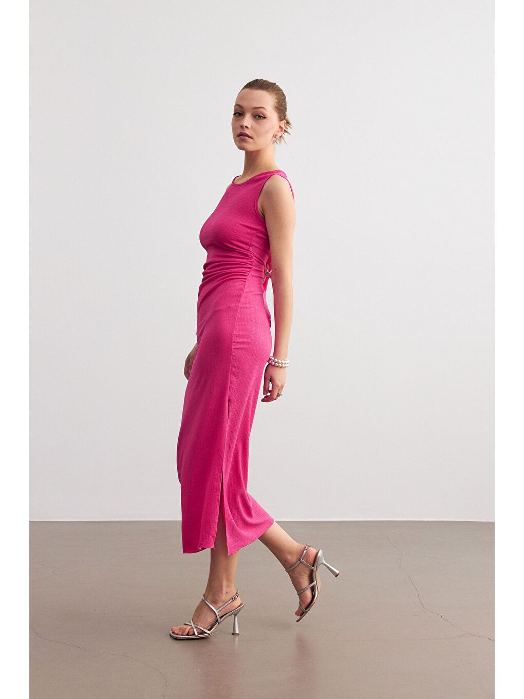 Kadın Pembe Maxi Boy Yırtmaçlı Bel Büzgü Detay Krinkıl Elbise-2