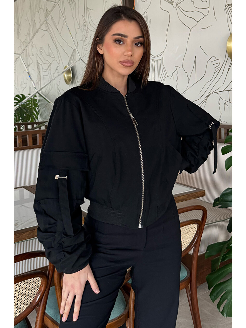 Siyah Kol Detaylı Astarlı Kadın Ceket-1