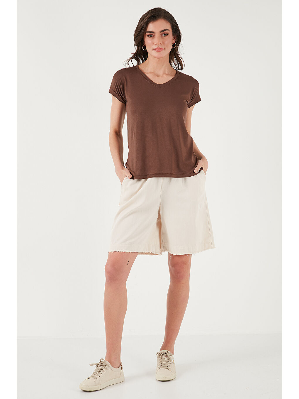 Bej Pamuklu Standart Fit Normal Bel Bağlamalı Cepli Şort 668Yp5326