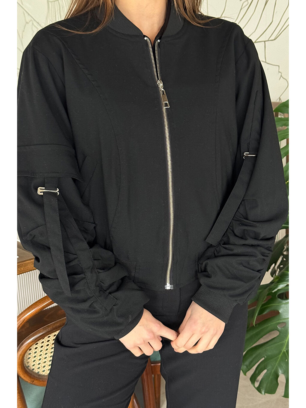 Siyah Kol Detaylı Astarlı Kadın Ceket-2