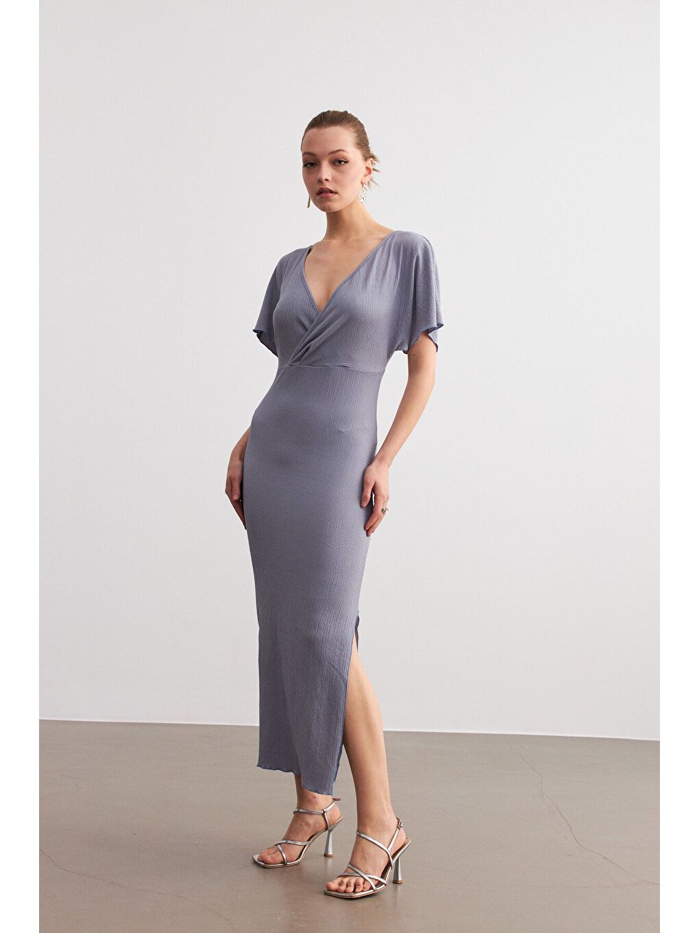 Kadın Lila Kruvaze Yaka Yırtmaçlı Krinkıl Maxi Elbise-1