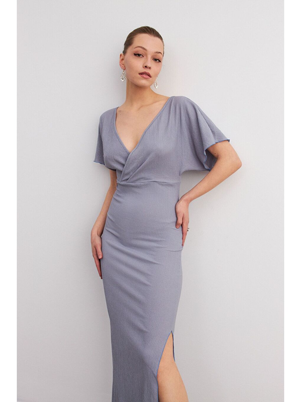 Kadın Lila Kruvaze Yaka Yırtmaçlı Krinkıl Maxi Elbise-3