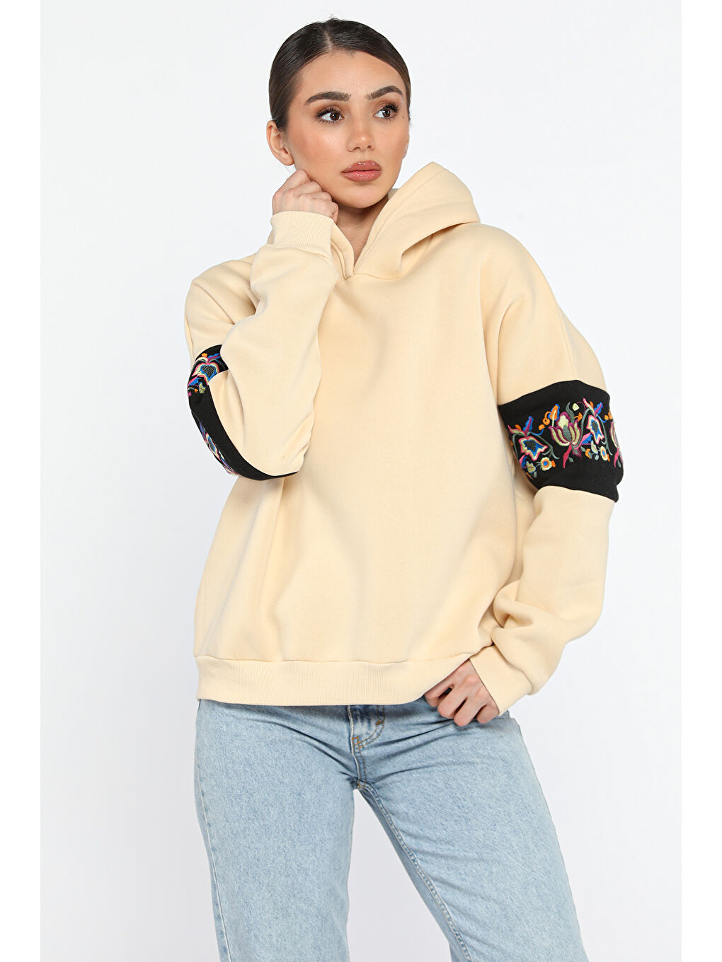 GÜLSELİ Bej Kol Nakışlı Şardonlu Kadın Sweatshirt - 1