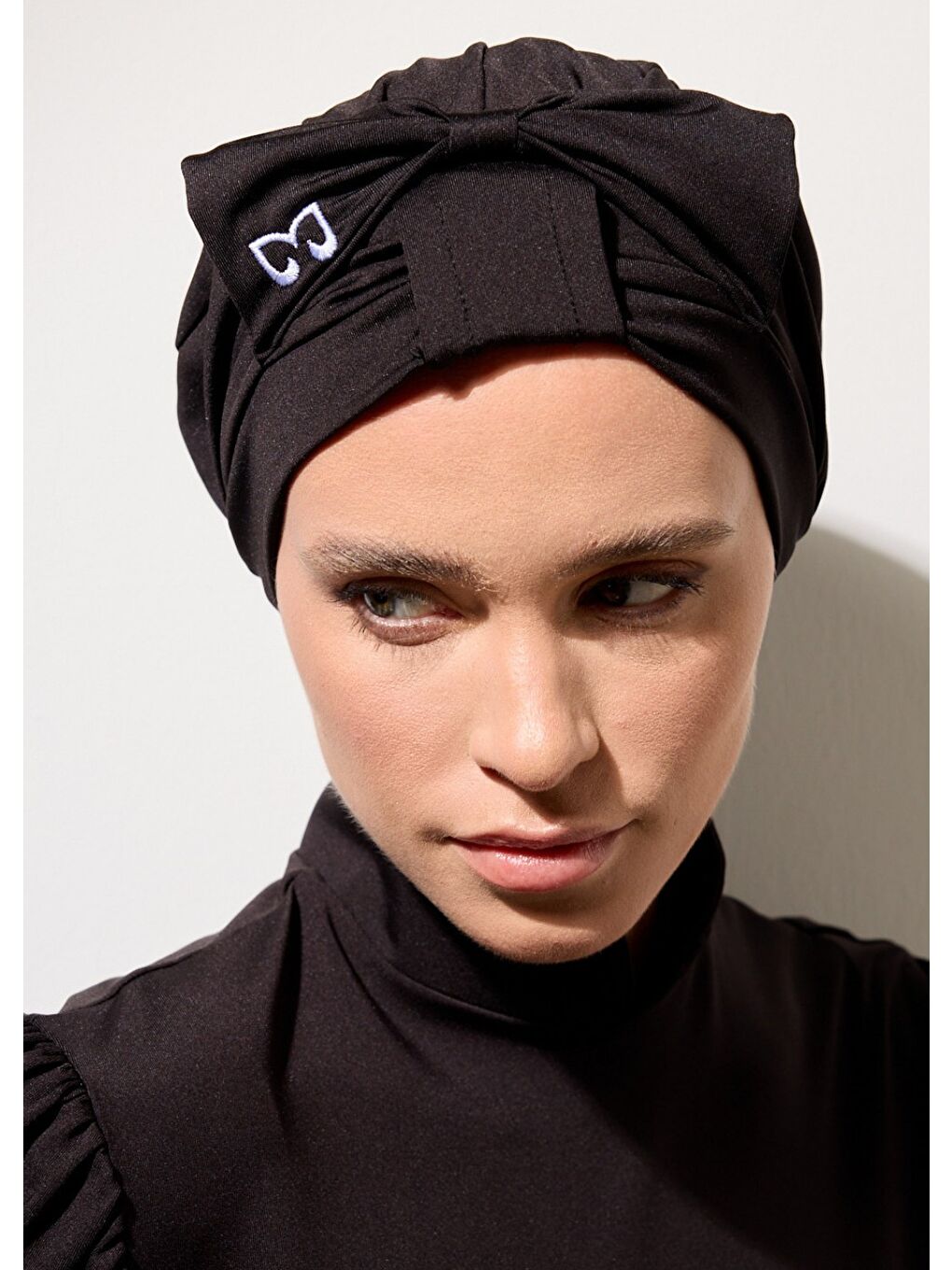 Fiyonklu Siyah Bone-1