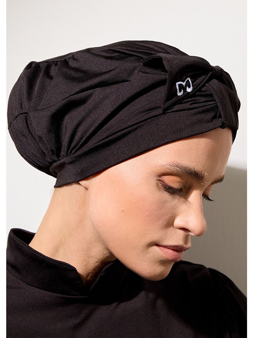 Fiyonklu Siyah Bone-2