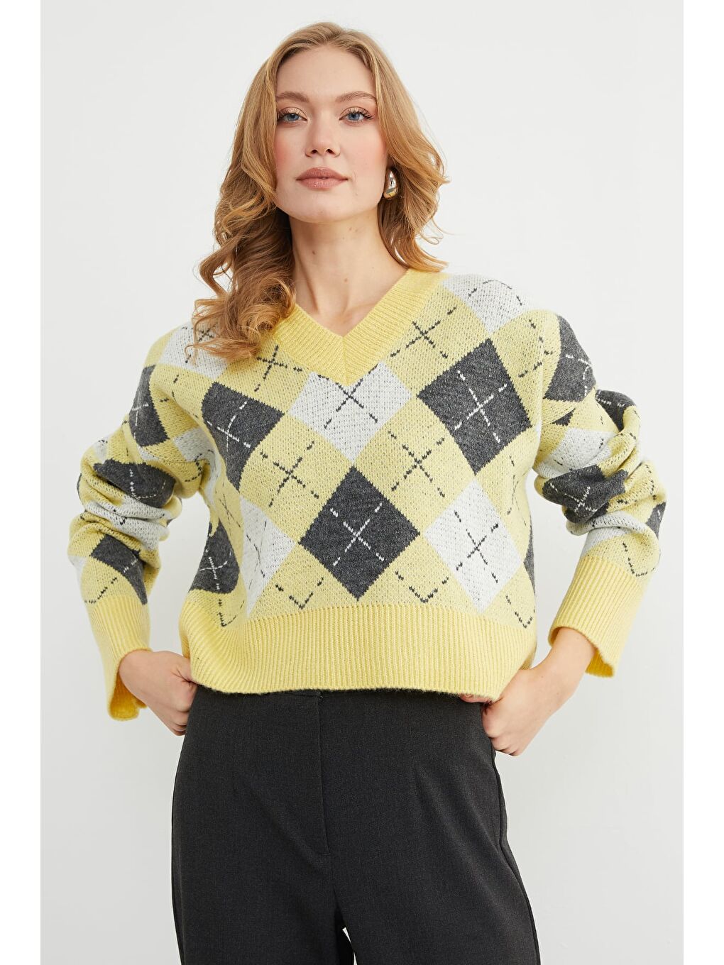 Sarı Baklava Desenli V Yaka Triko Kazak-3