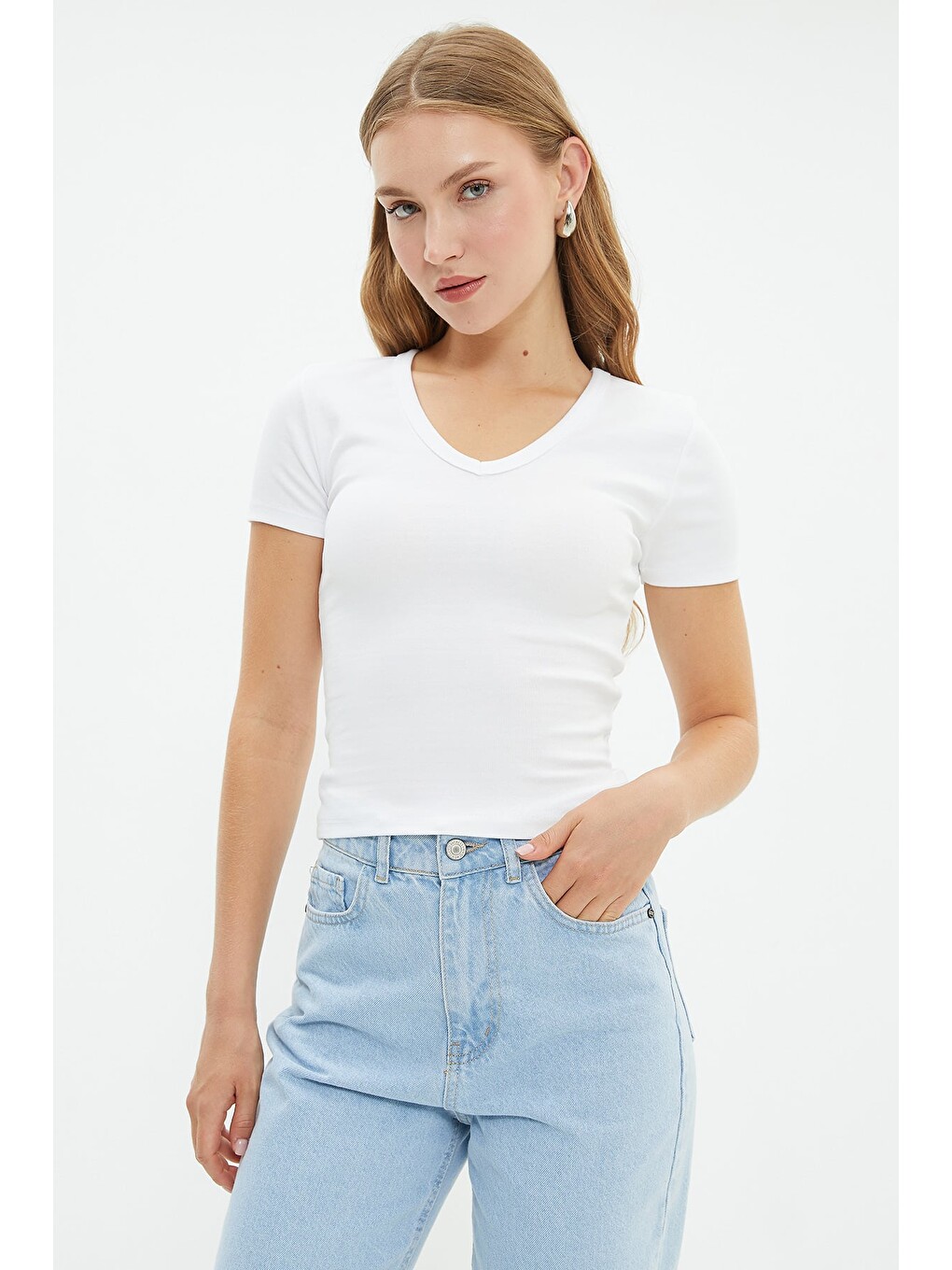 Beyaz Basic V Yaka Slim Fit Tişört