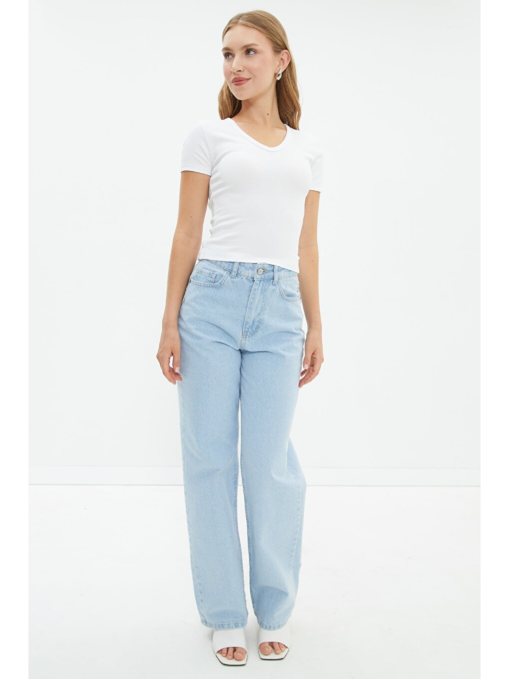 Beyaz Basic V Yaka Slim Fit Tişört-1
