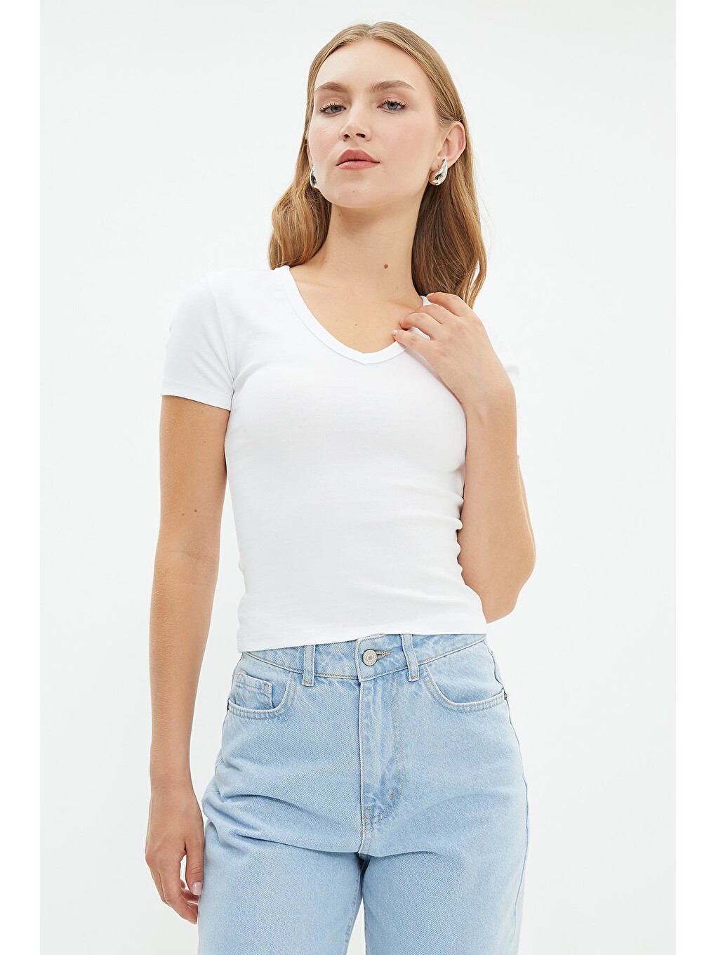 Beyaz Basic V Yaka Slim Fit Tişört-2