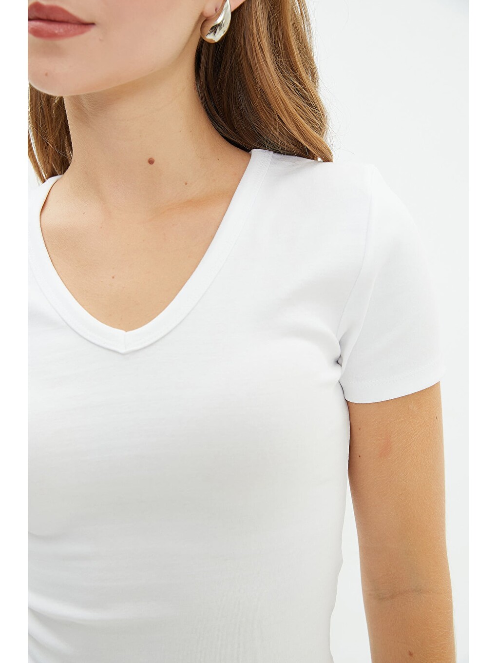 Beyaz Basic V Yaka Slim Fit Tişört-3