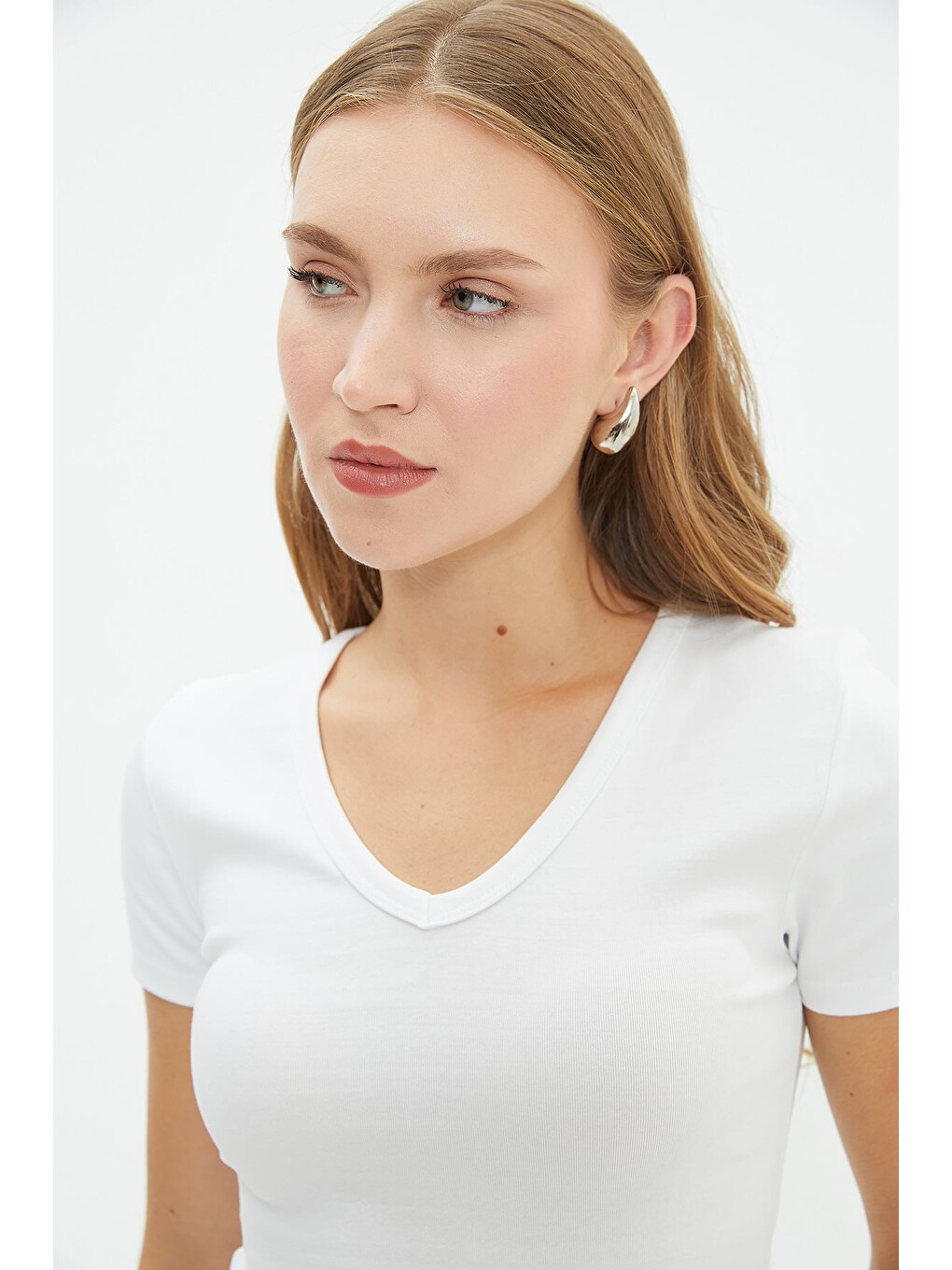 Beyaz Basic V Yaka Slim Fit Tişört-4