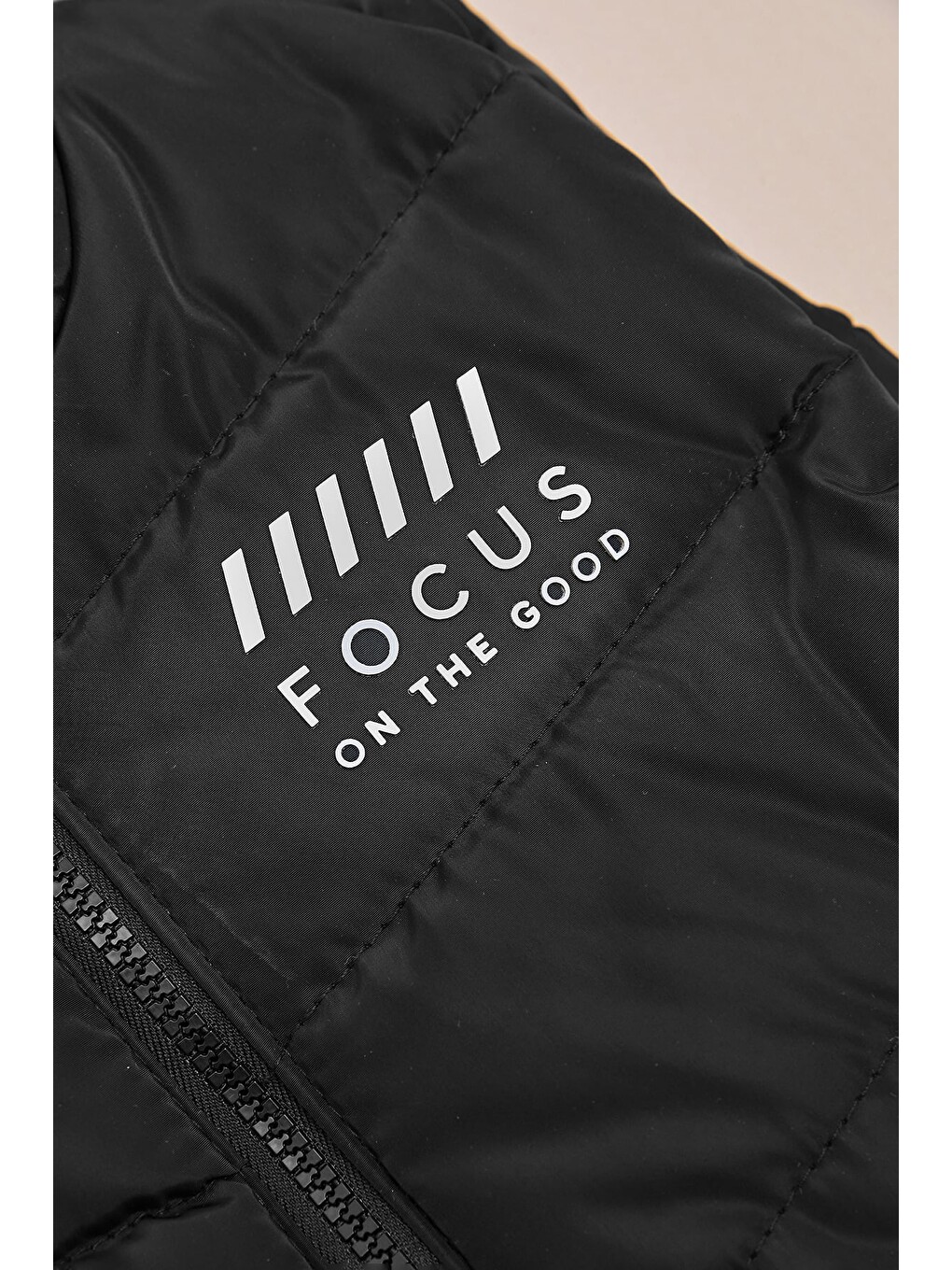 Siyah Focus Baskılı Erkek Çocuk Şişme Yelek-1