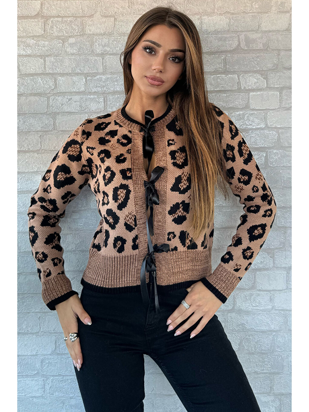 Gülseli Siyah Leopar Desenli Kurdele Detaylı Triko Ceket - 1