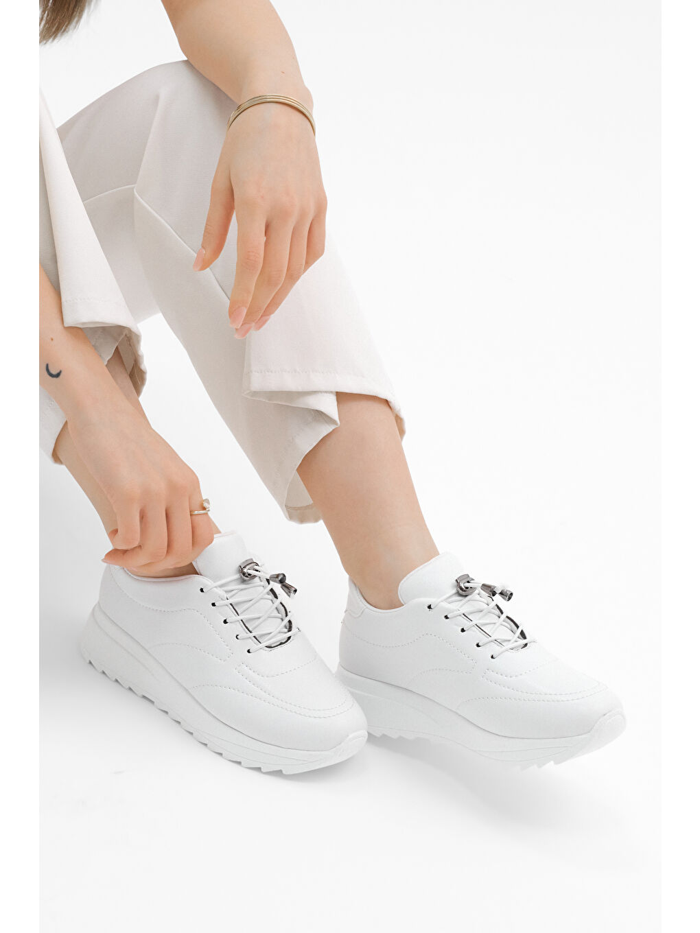Kadın Beyaz Rahat Kalıp Bağcıklı Kadın Ayakkabı-5