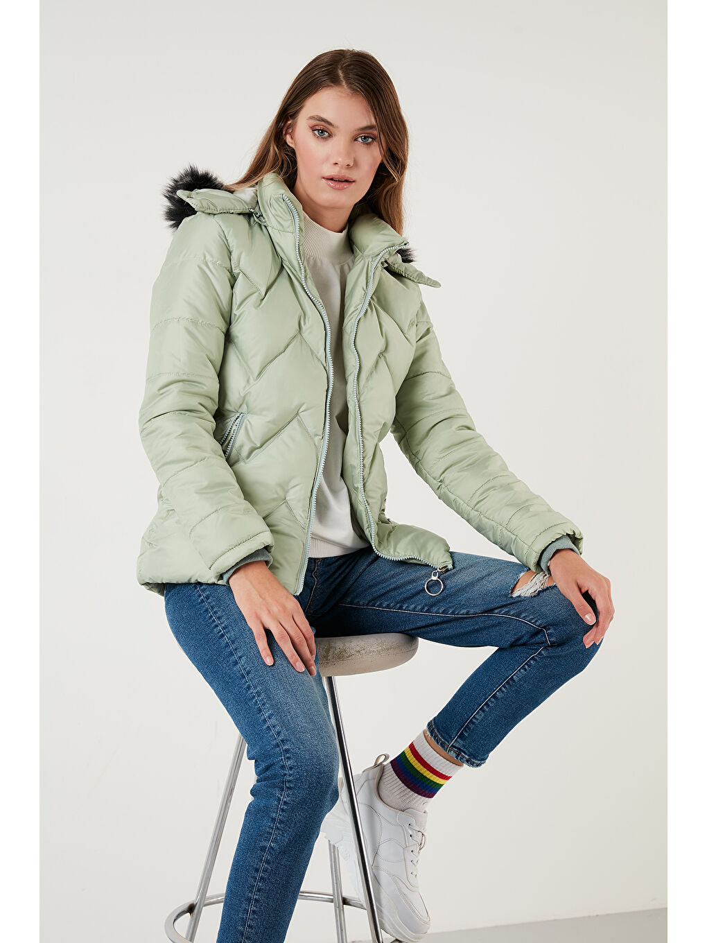 Yeşil Tüylü Kapüşonlu Cepli Şişme Kadın Mont 5769009-4