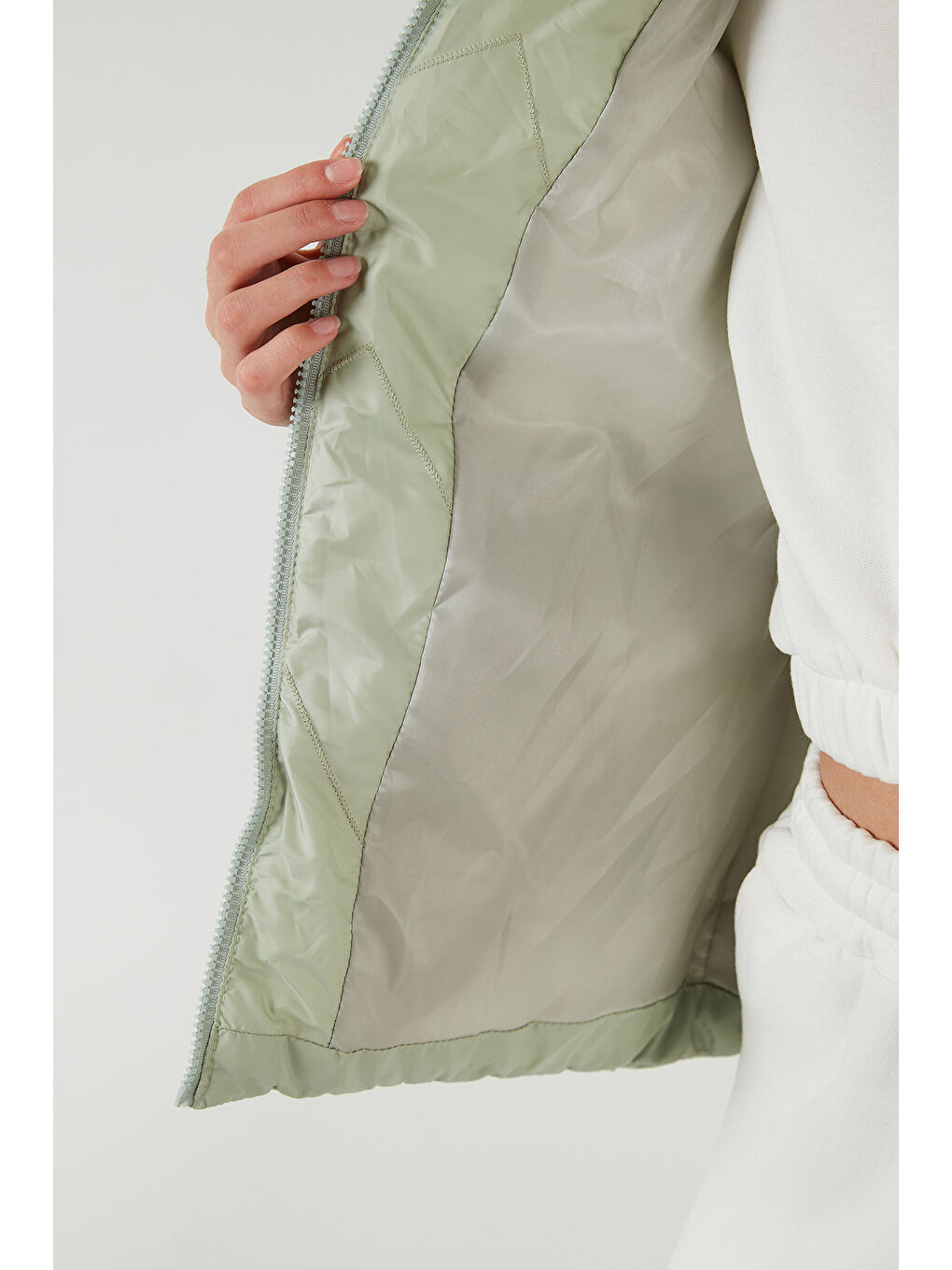 Yeşil Tüylü Kapüşonlu Cepli Şişme Kadın Mont 5769009-6