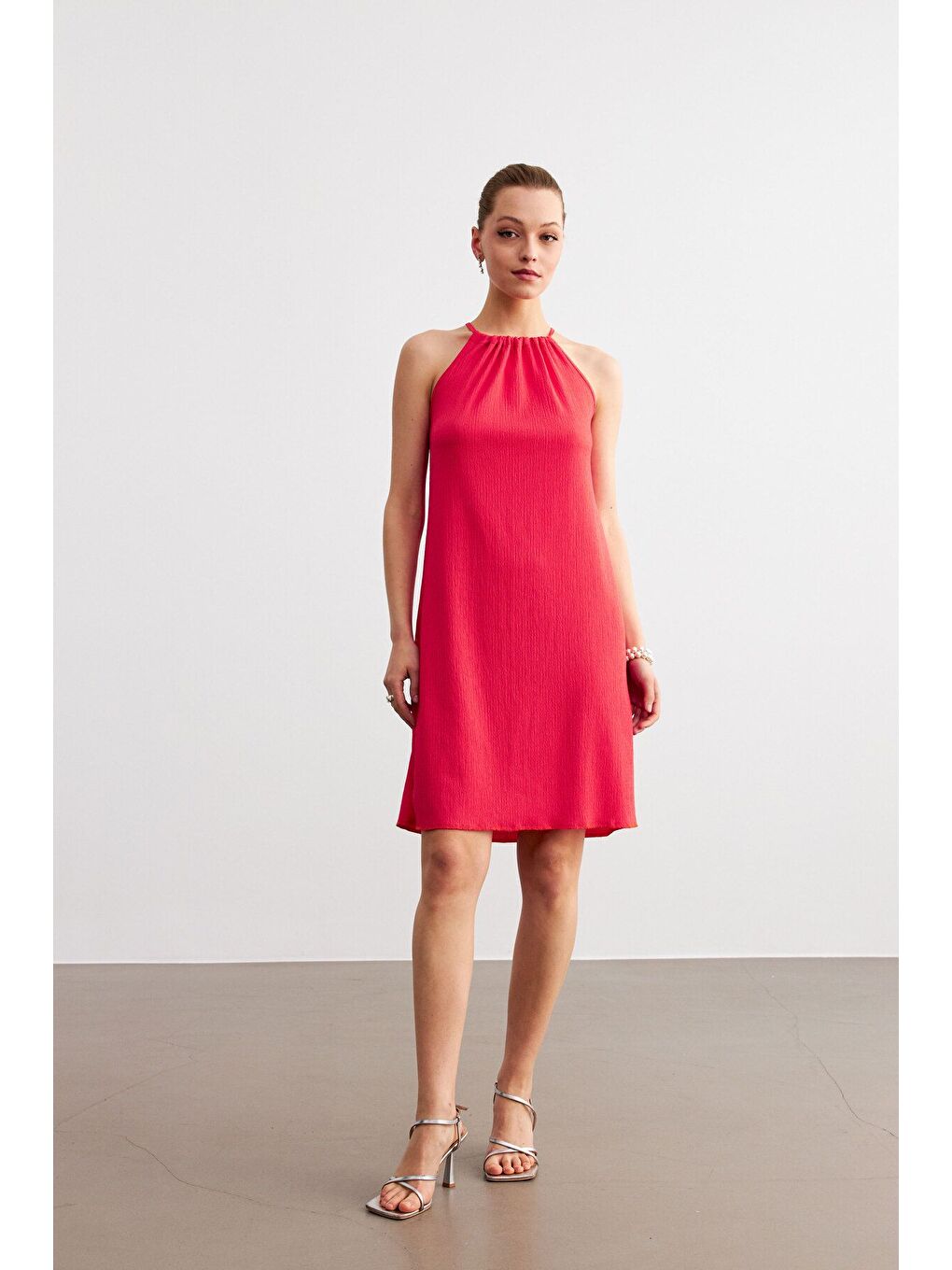 Kadın Pembe Boyundan Bağlamalı Krinkıl Mini Elbise-1