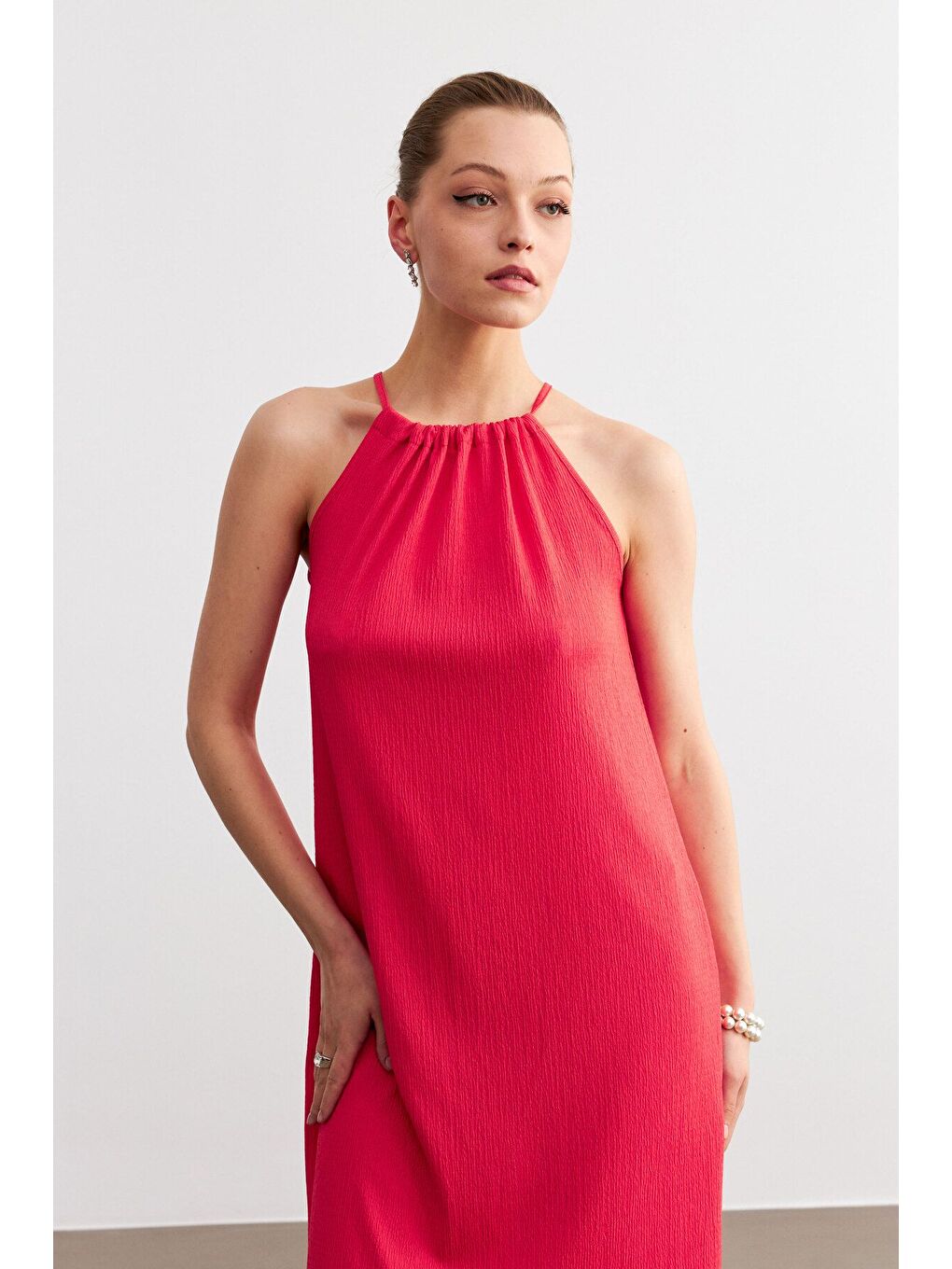 Kadın Pembe Boyundan Bağlamalı Krinkıl Mini Elbise-3