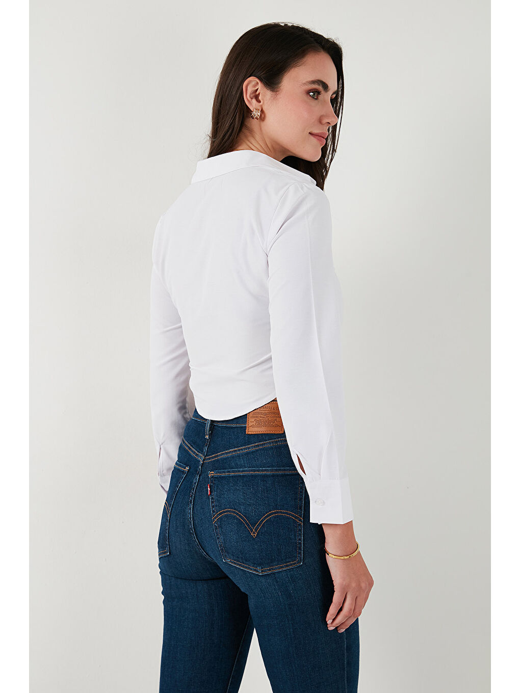 Beyaz Pamuk Karışımlı Slim Fit Uzun Kollu Crop Gömlek 6777336-6