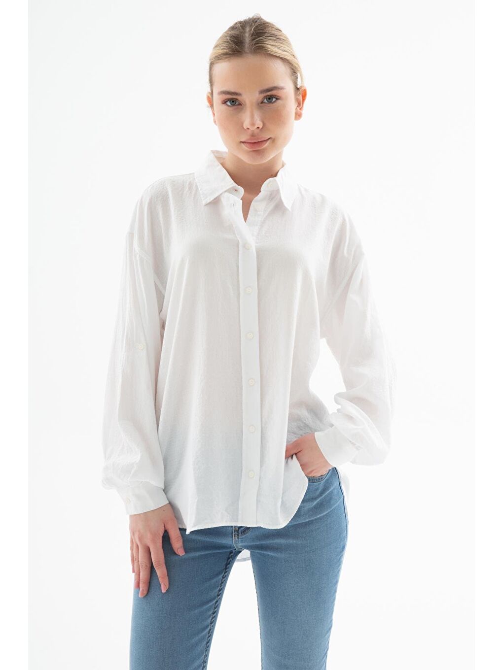 Beyaz Pamuklu Comfort Fit Önü Kısa Arkası Uzun Gömlek 25Y0051K1