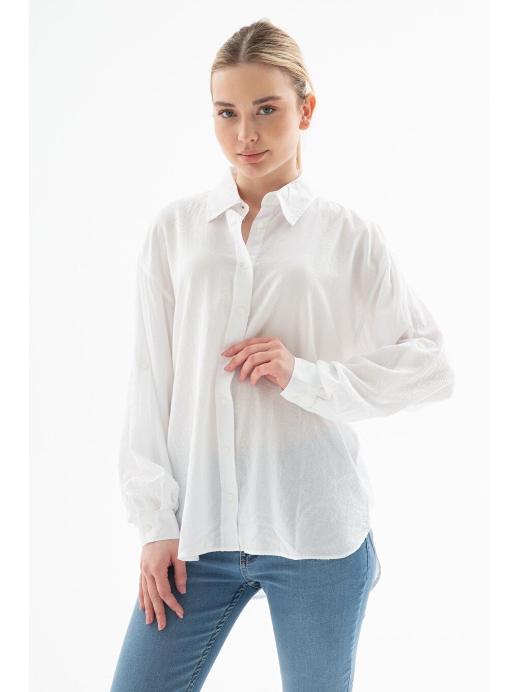 Beyaz Pamuklu Comfort Fit Önü Kısa Arkası Uzun Gömlek 25Y0051K1-1