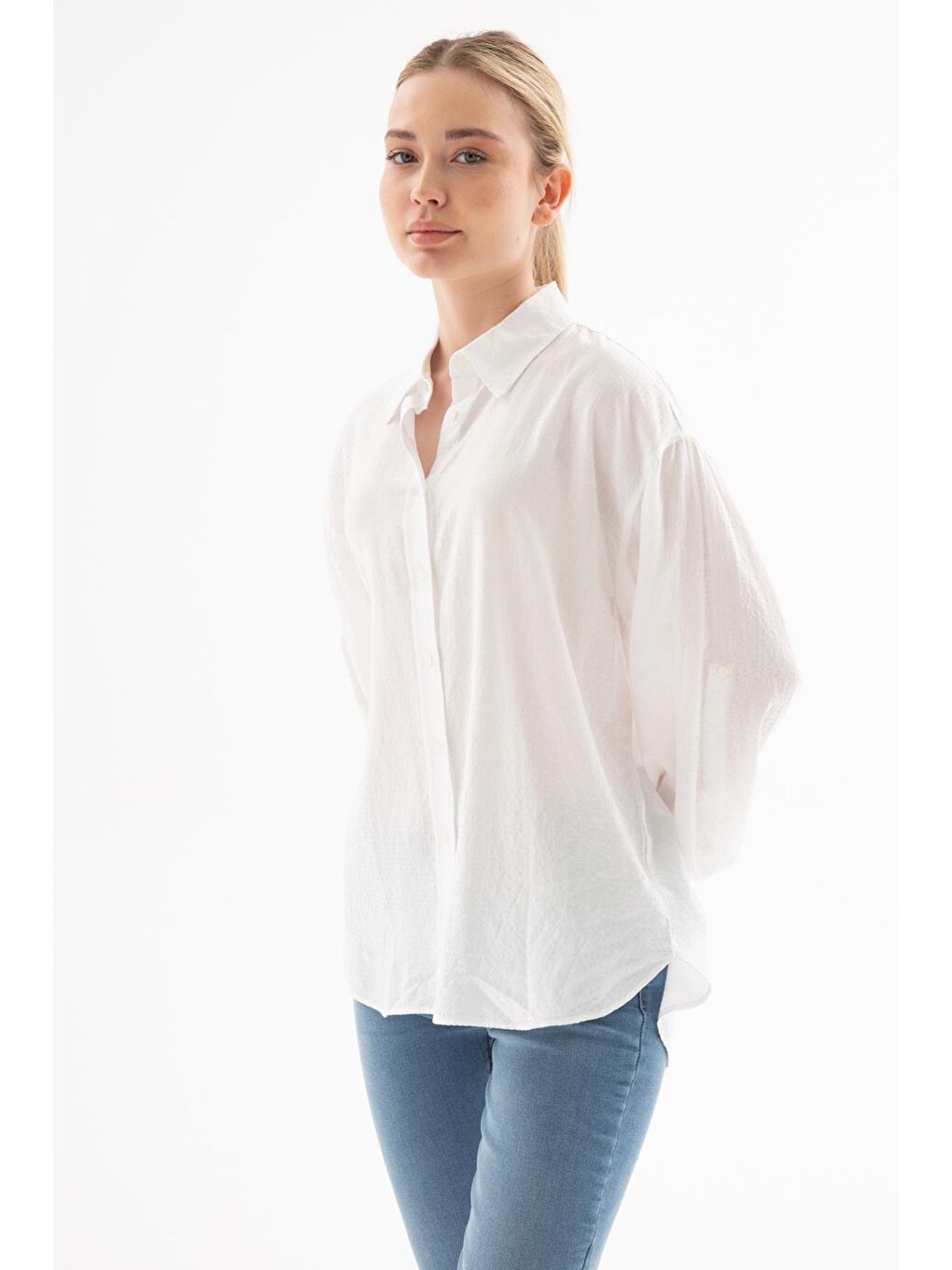 Beyaz Pamuklu Comfort Fit Önü Kısa Arkası Uzun Gömlek 25Y0051K1-2