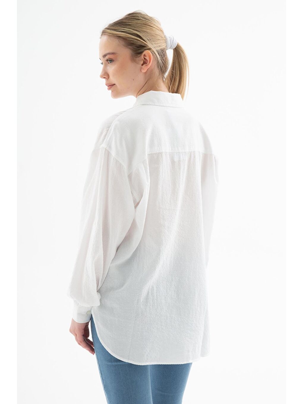 Beyaz Pamuklu Comfort Fit Önü Kısa Arkası Uzun Gömlek 25Y0051K1-3