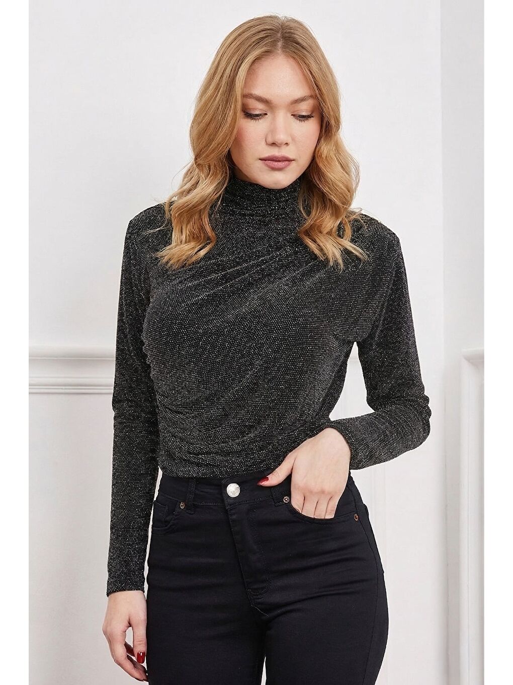 Siyah Leopar Desenli Drapeli Dik Yaka Bluz-1