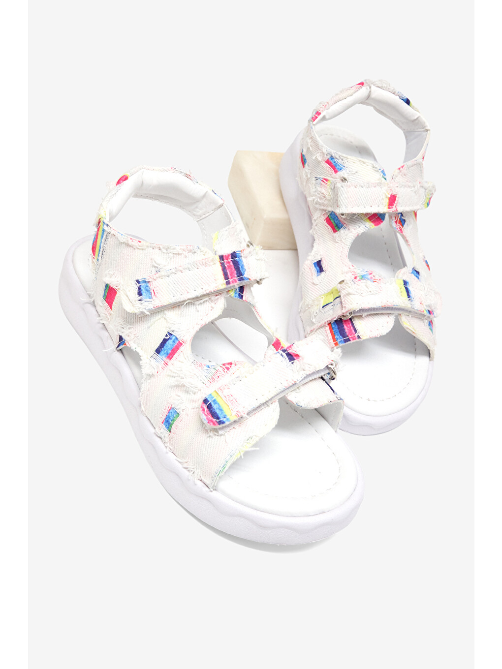 Çocuk Unisex Beyaz Rahat Kalıp Renk Desenli Çift Cırtlı Sandalet