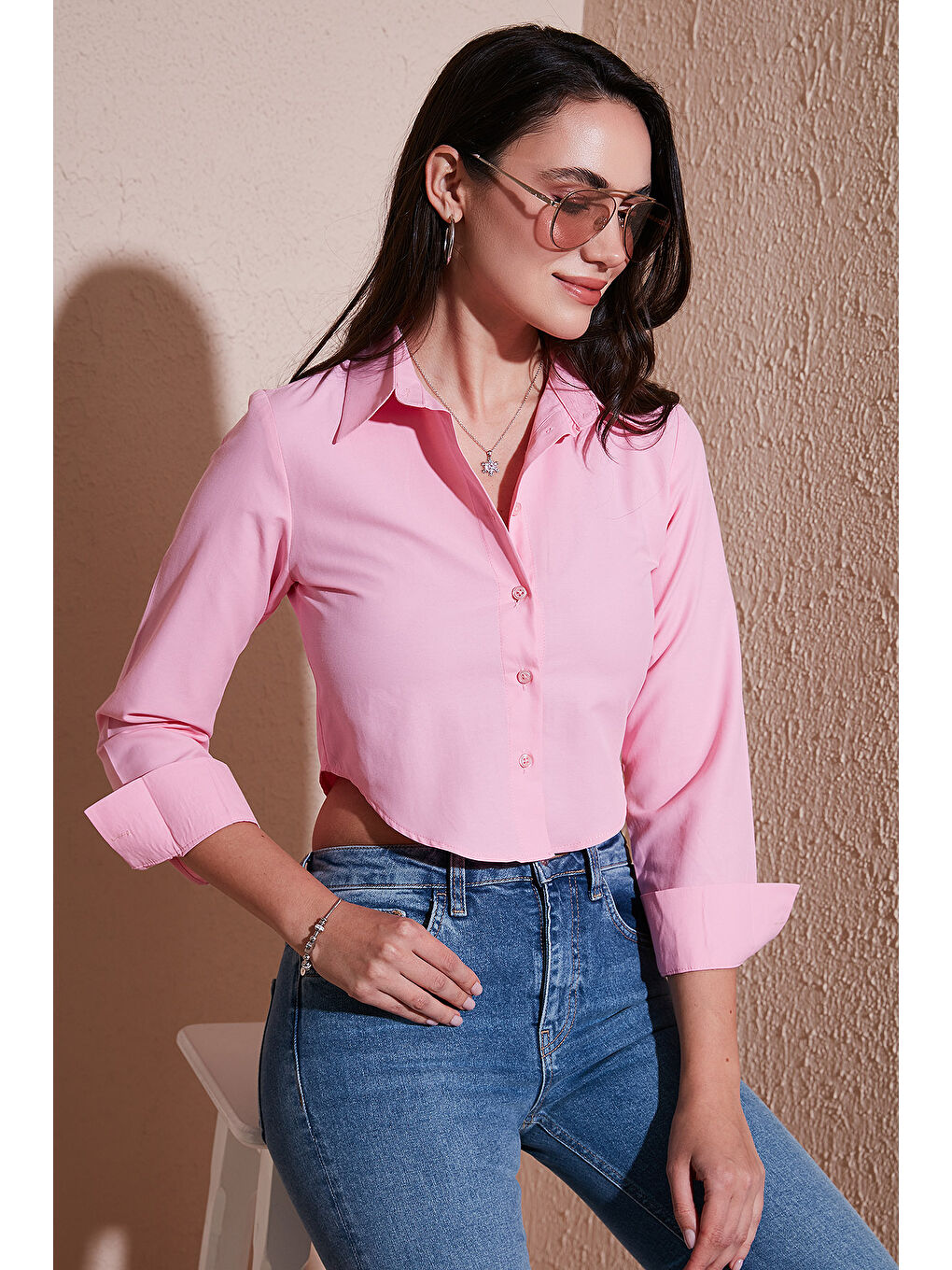 Pembe Pamuk Karışımlı Slim Fit Uzun Kollu Crop Gömlek 6777336-1