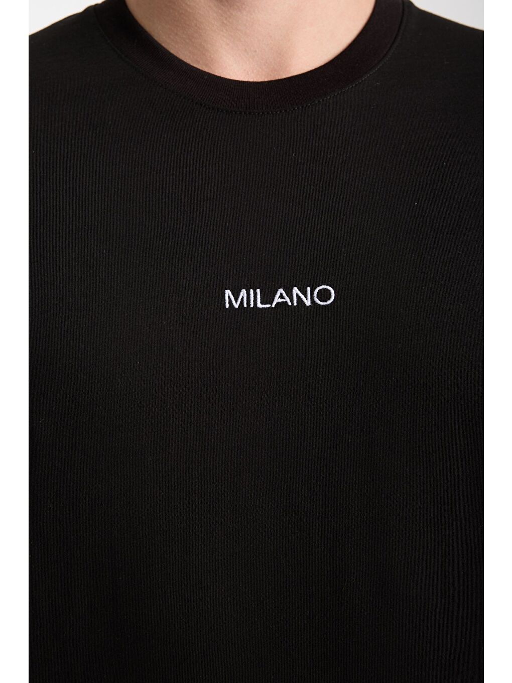 Erkek Siyah Milano Nakış Yazılı Oversize Bisiklet Yaka Tişört-4