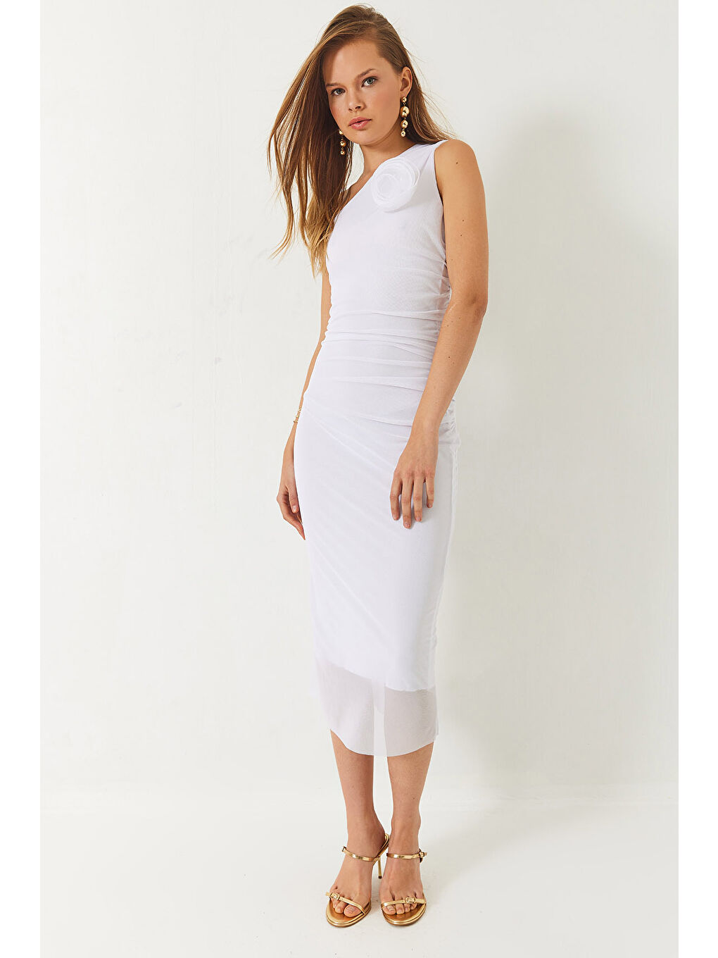 Beyaz Kadın Astarlı Seyyar Gül Aksesuarlı Midi Boy Tül Elbise