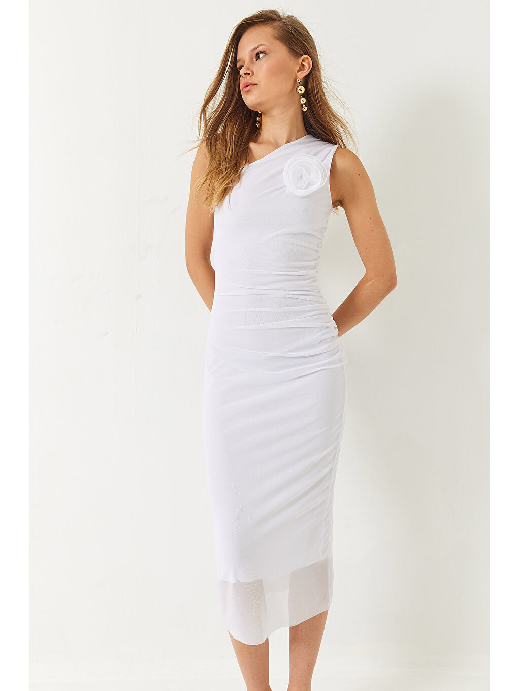 Beyaz Kadın Astarlı Seyyar Gül Aksesuarlı Midi Boy Tül Elbise-2