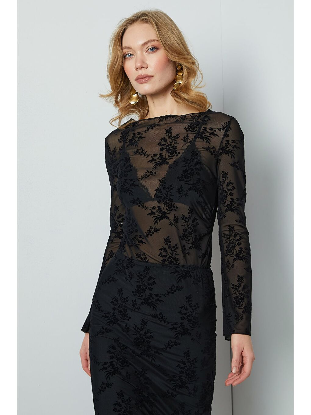 Siyah Beli Drapeli Çiçek Desenli Transparan Bluz-1