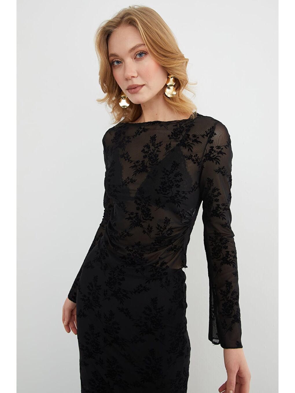 Siyah Beli Drapeli Çiçek Desenli Transparan Bluz-4