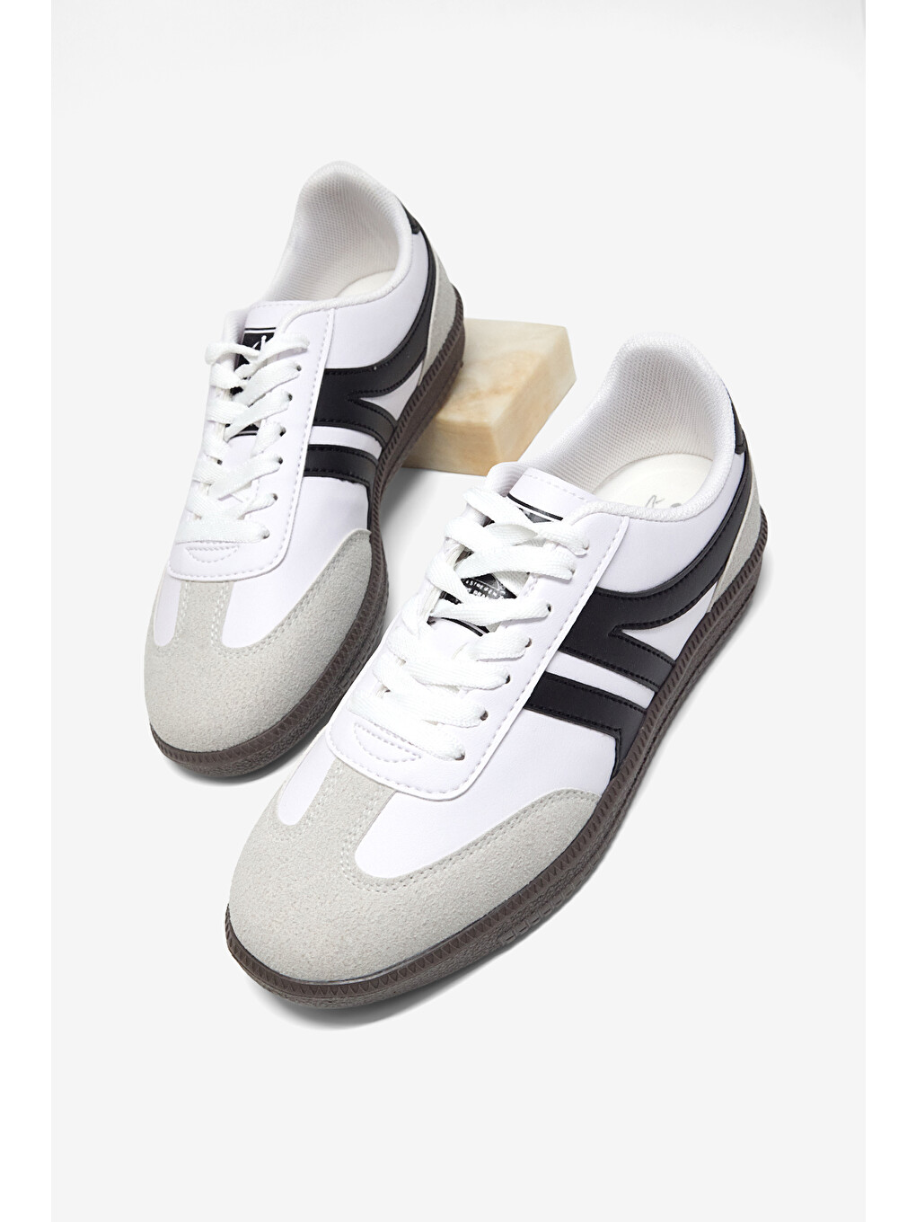 Kadın Beyaz Siyah Rahat Kalıp Nefes Alabilen Sneaker-3