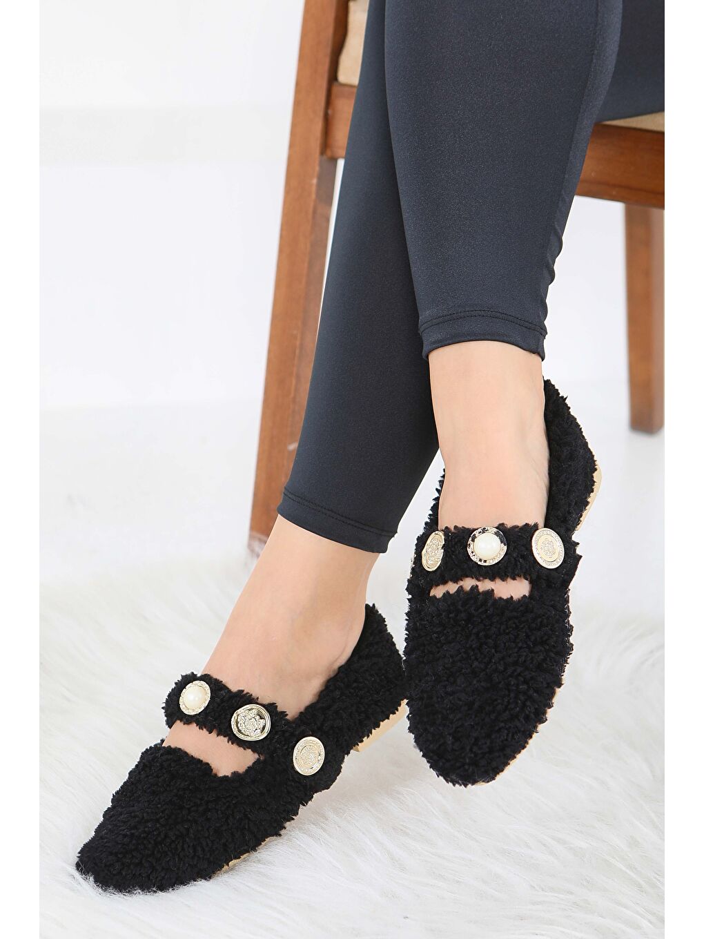 Kadın Siyah İnci Ve Tuğra Detaylı Pelüş Babet - 27911-SIYAH