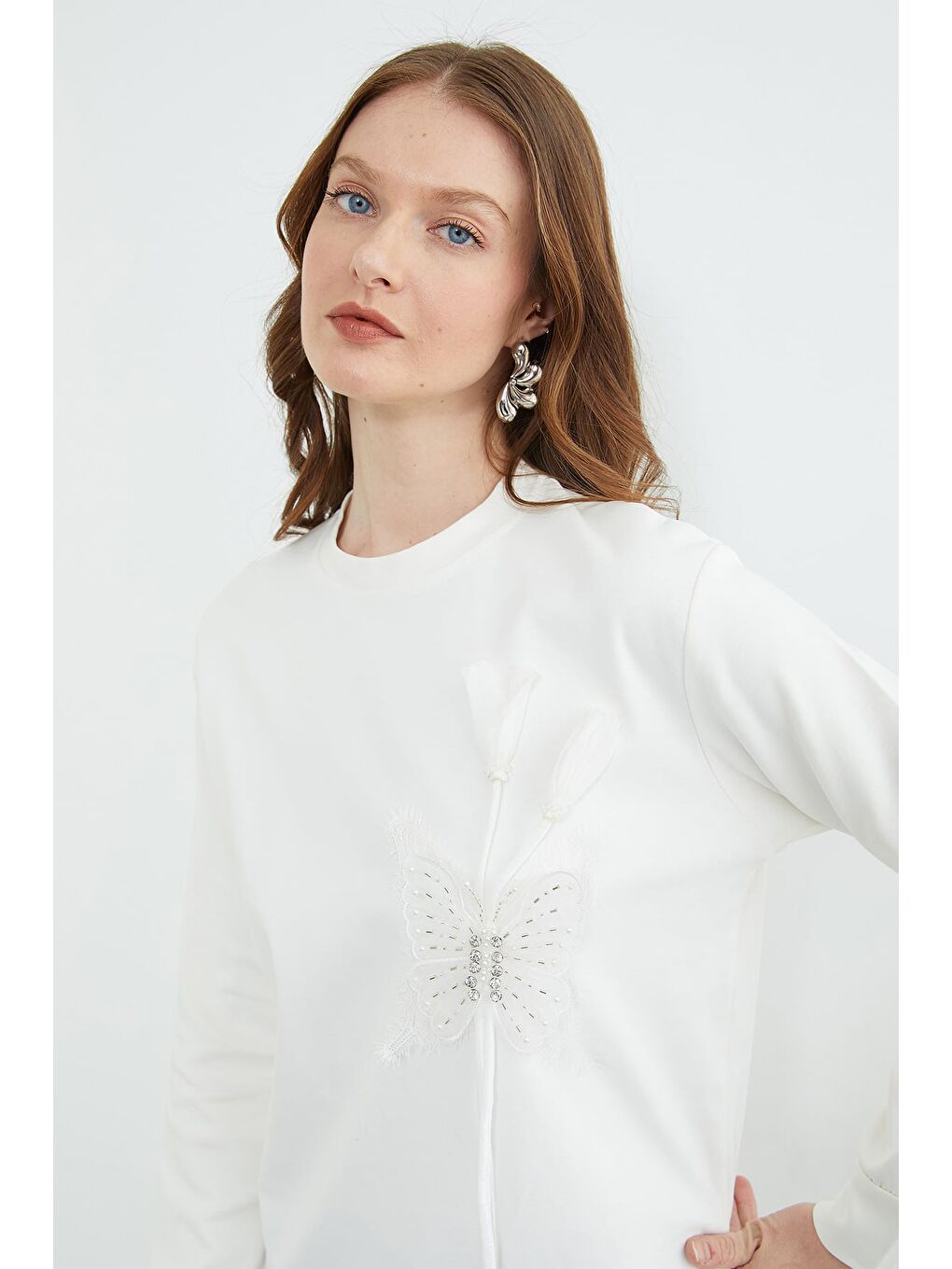 Ekru Fullamodest Kelebek Nakışlı Taşlı Bisiklet Yaka Tunik-3