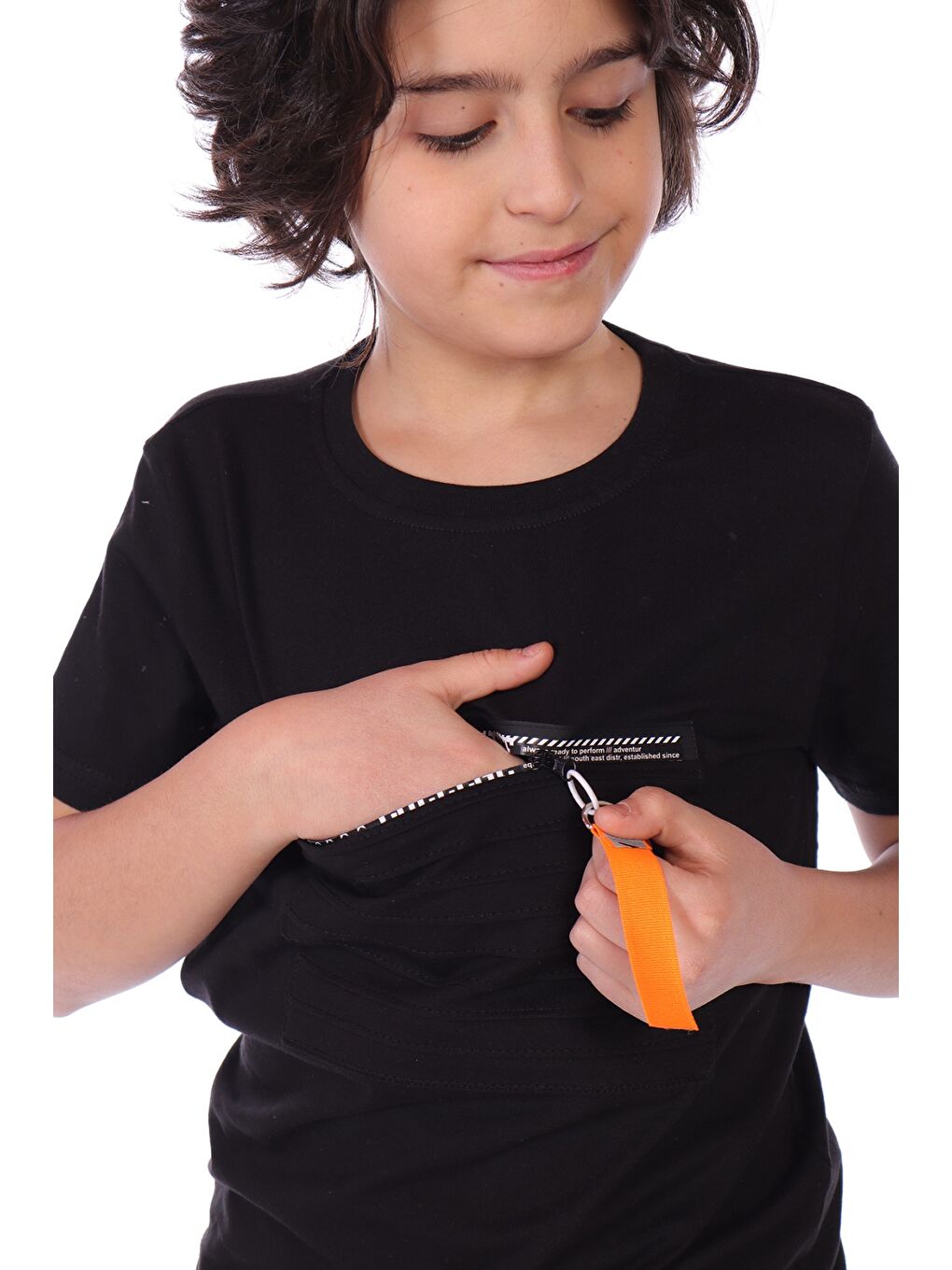 Siyah Erkek Çocuk Önü Süs Fermuarlı Kol Kısmı Arma Detaylı Tişört-1