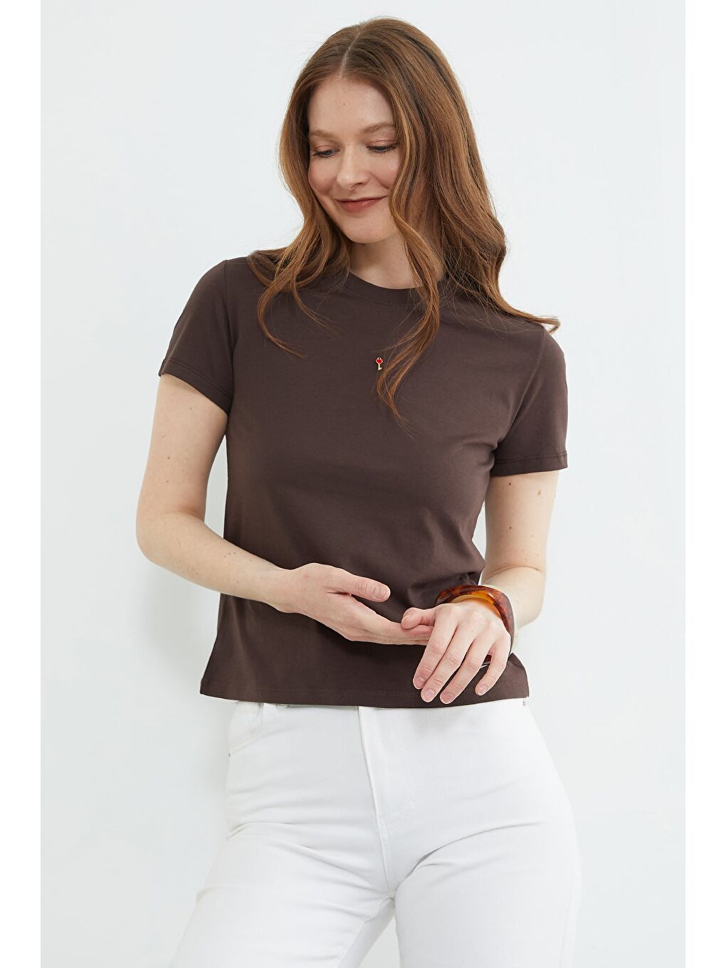 Kahverengi Anahtar Aksesuarlı Bisiklet Yaka Tişört-3