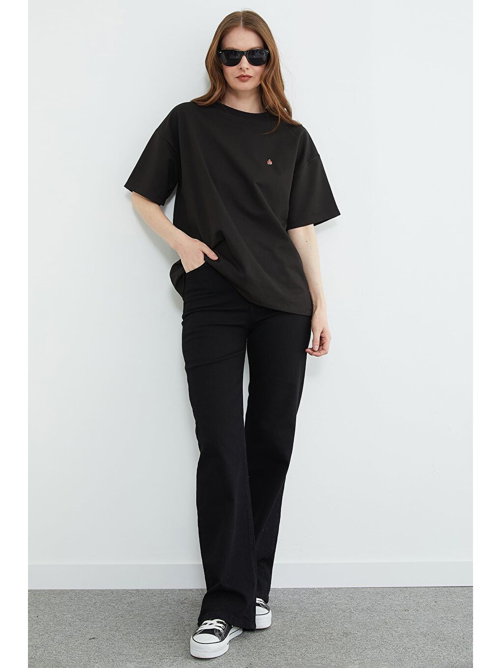 Siyah Metal Aksesuarlı Bisiklet Yaka Oversize Tişört-2