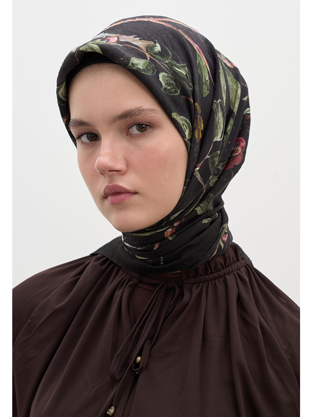 Flower Rain Desen Pamuklu Viskon Eşarp Siyah-1